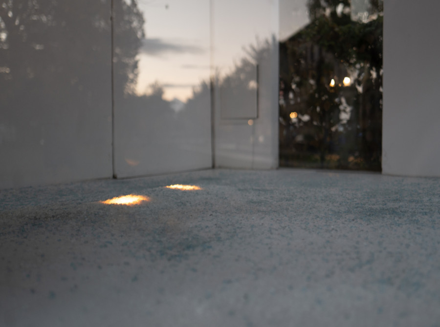 Ausstellungsansicht am Abend