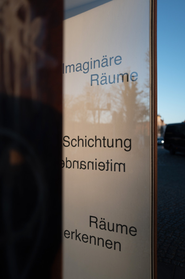 Ausstellungsansicht CUBIC Detail Fenster