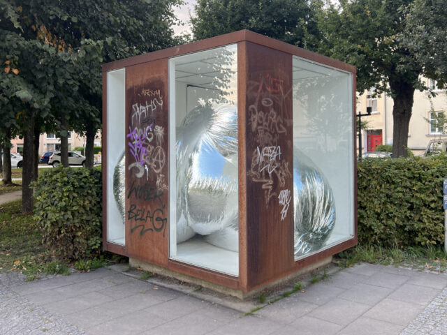pressure body: Installation des Künstlers Marbod Fritsch im CUBIC bis 25. Oktober 2026