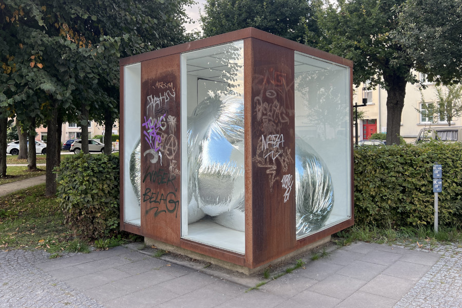 Du betrachtest gerade pressure body: Installation des Künstlers Marbod Fritsch im CUBIC bis 25. Oktober 2026